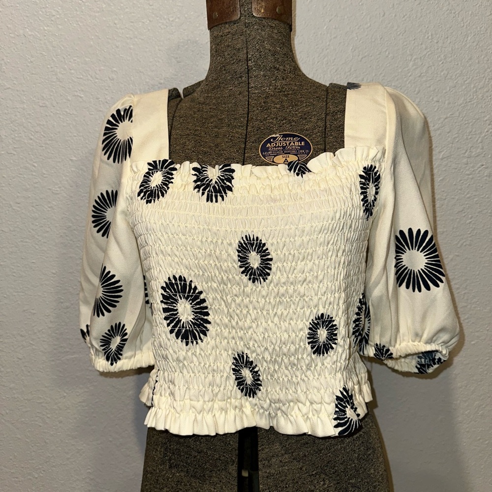 Bobeau Smocked Puff Sleeve Crop Top – Ivory/Black Floral (L) NWOT